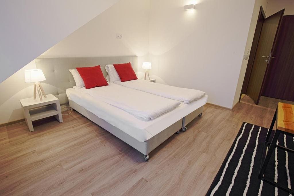 Deluxe Family Room room - Image 3