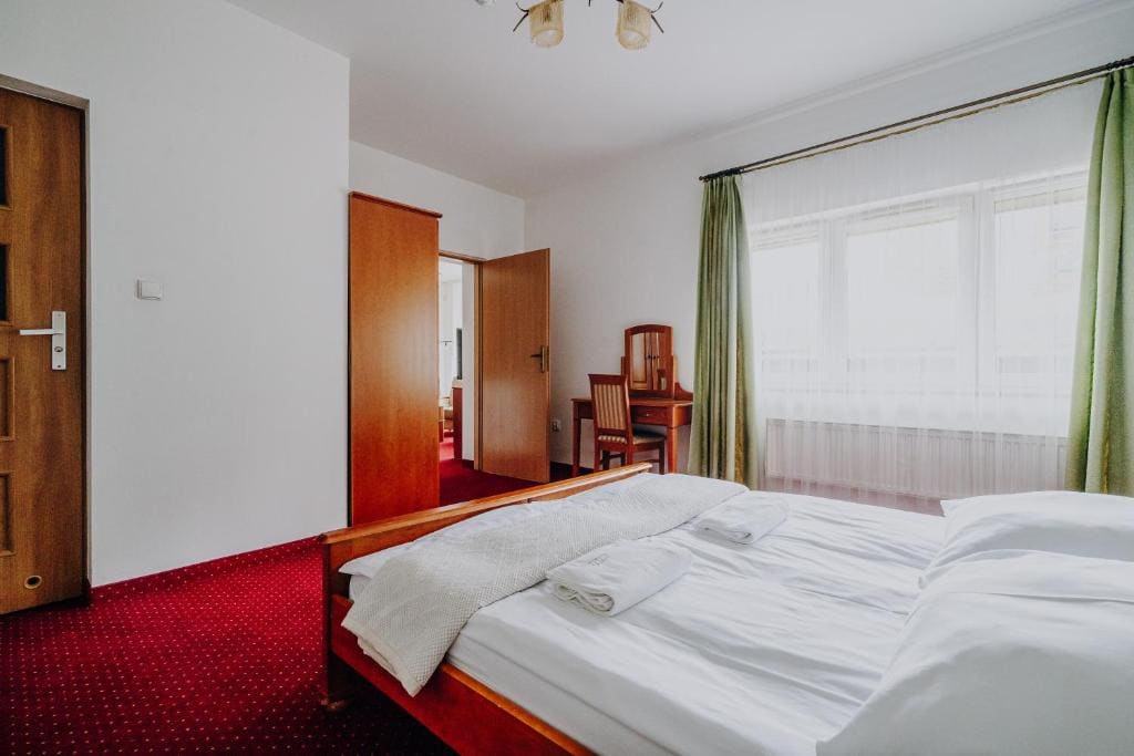 Double Room with Private Bathroom room - Image 3