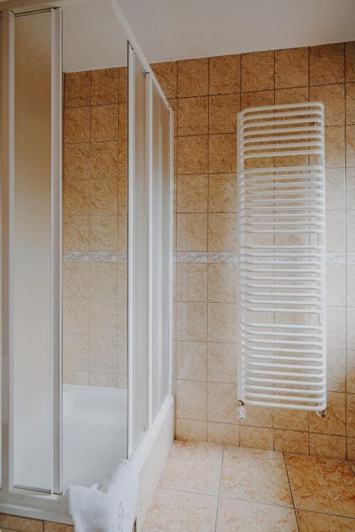 Twin Room with Private Bathroom room - Image 3