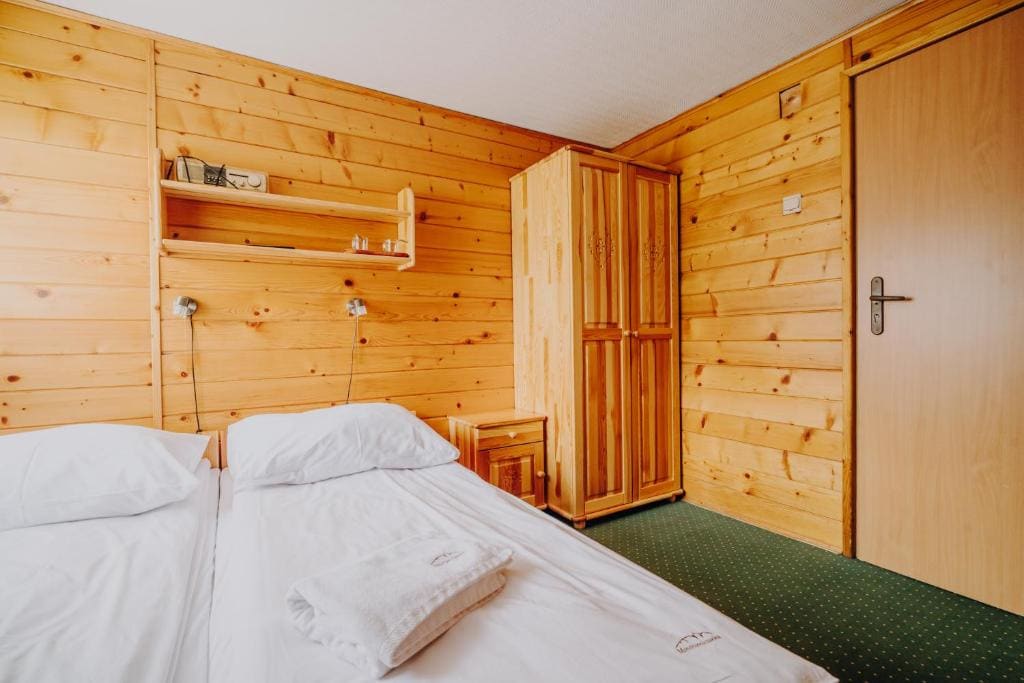 Double Room with Mountain View room - Image 1