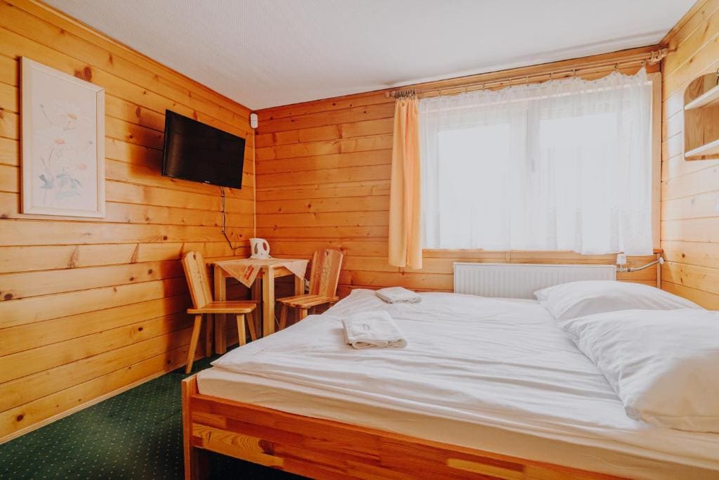 Double Room with Mountain View room - Image 2