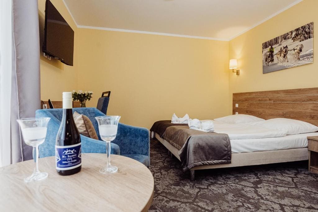 Twin Room with Sofa with Balcony or Terrace room - Image 3