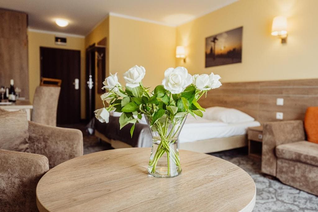 Quadruple room with sofa bed (2 Beds + Sofa for 2 people) with Balcony or Terrace room - Image 3