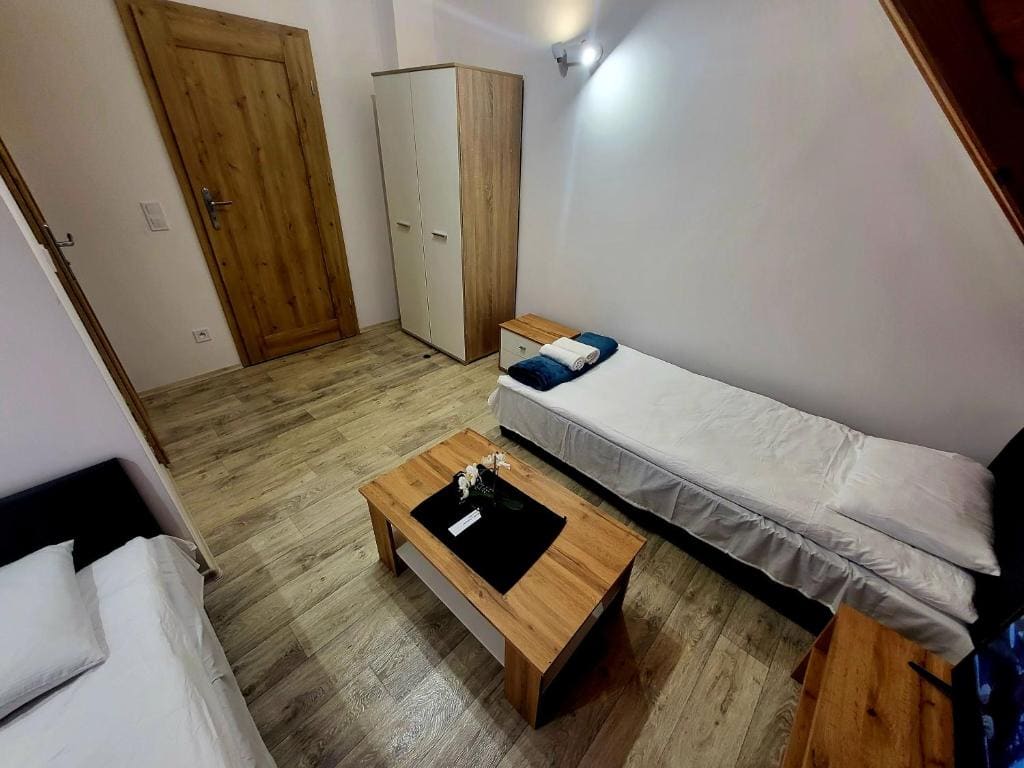 Small Double Room room - Image 2
