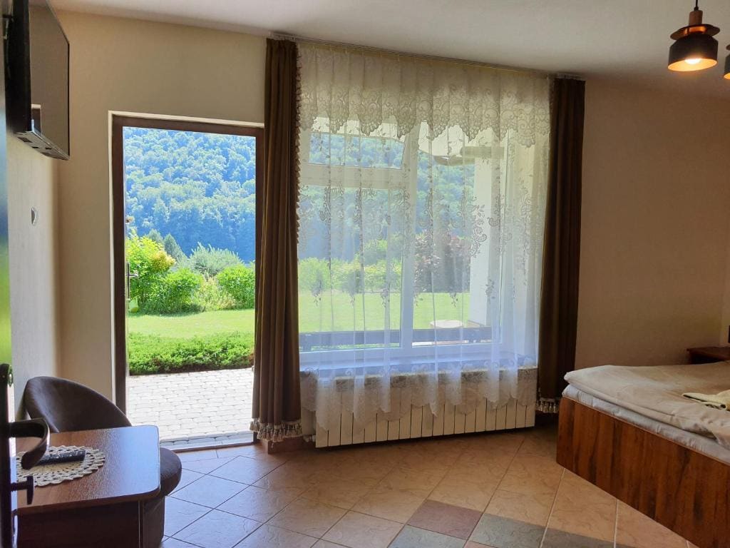 Double Room with Lake View room - Image 3