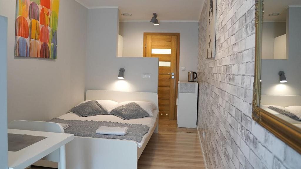 Small Double Room room - Image 1