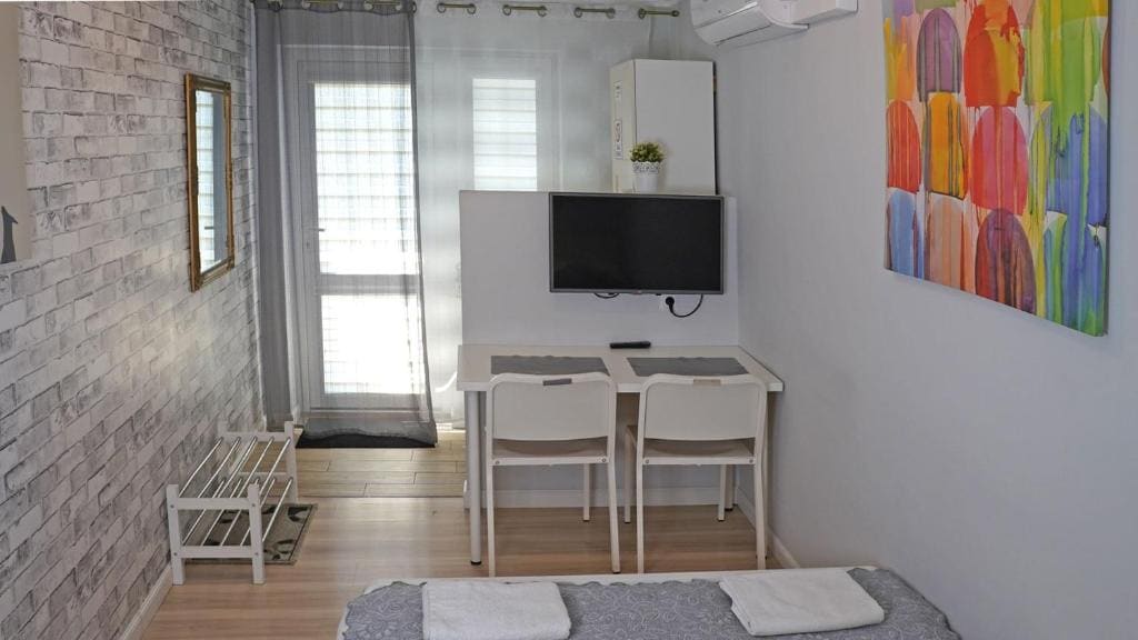 Small Double Room room - Image 3