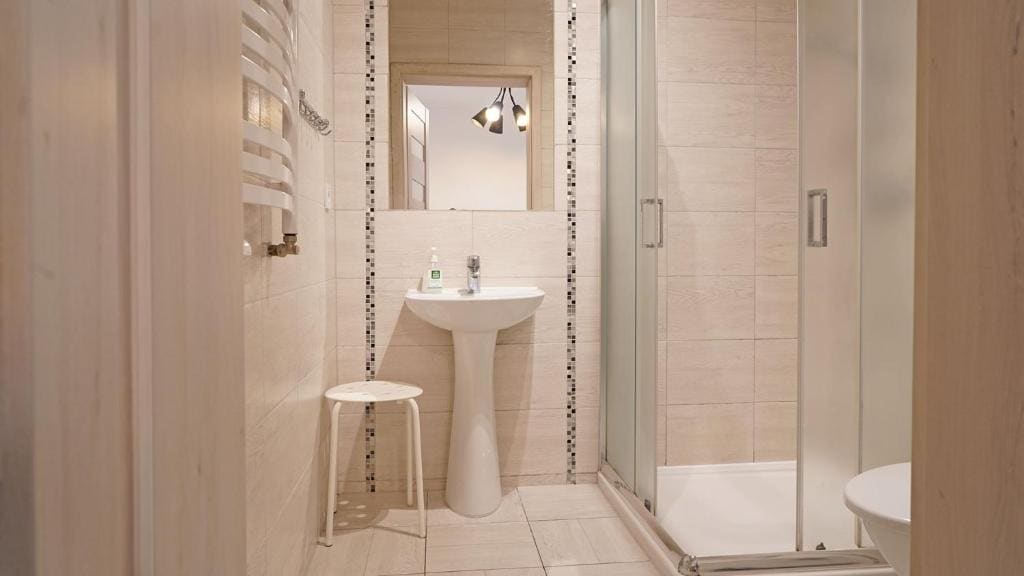 Triple Room with Private Bathroom room - Image 1