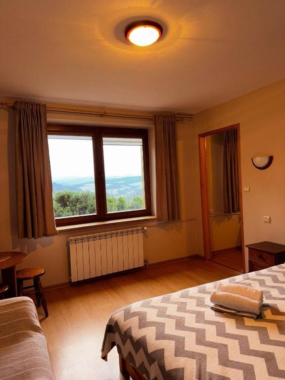 Family Room with Mountain View room - Image 3