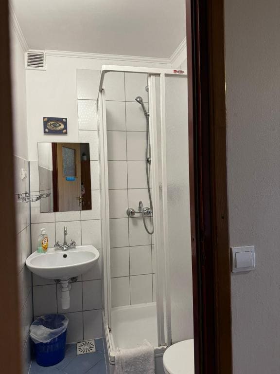 Small Double Room room - Image 1