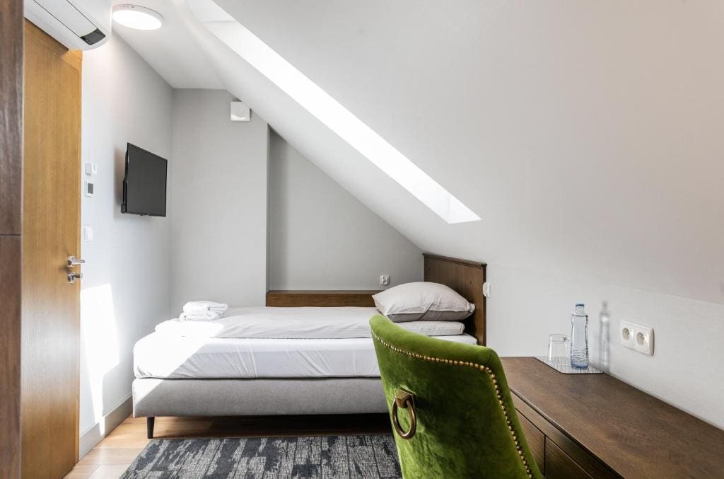 Small Double Room room - Image 3
