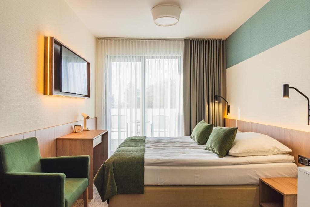 Deluxe Double Room with Balcony room - Image 2
