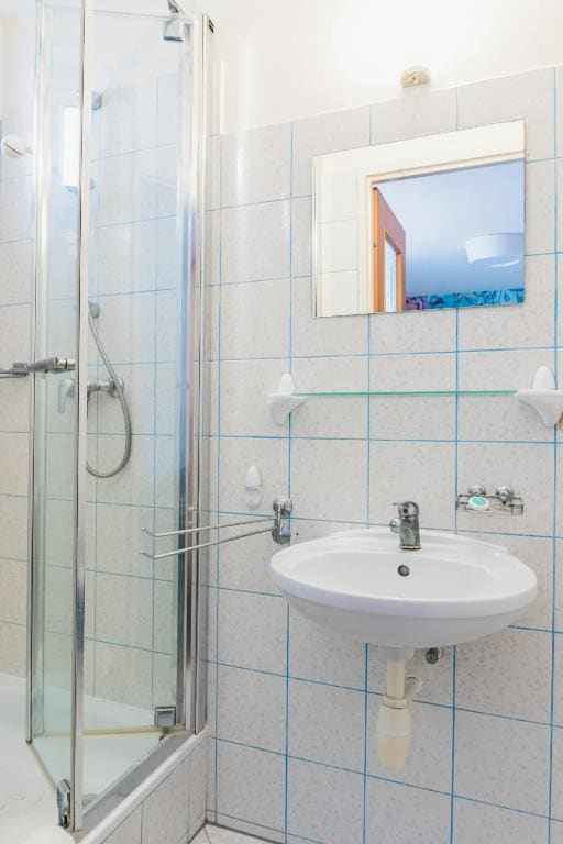 Standard Double Room room - Image 3
