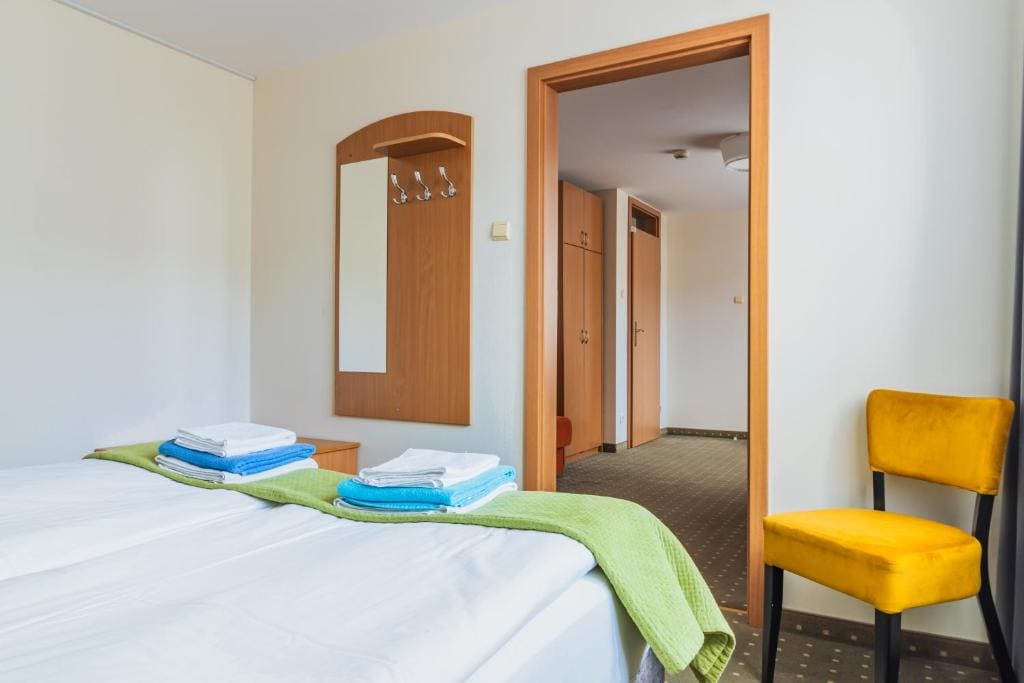 Standard Triple Room room - Image 2