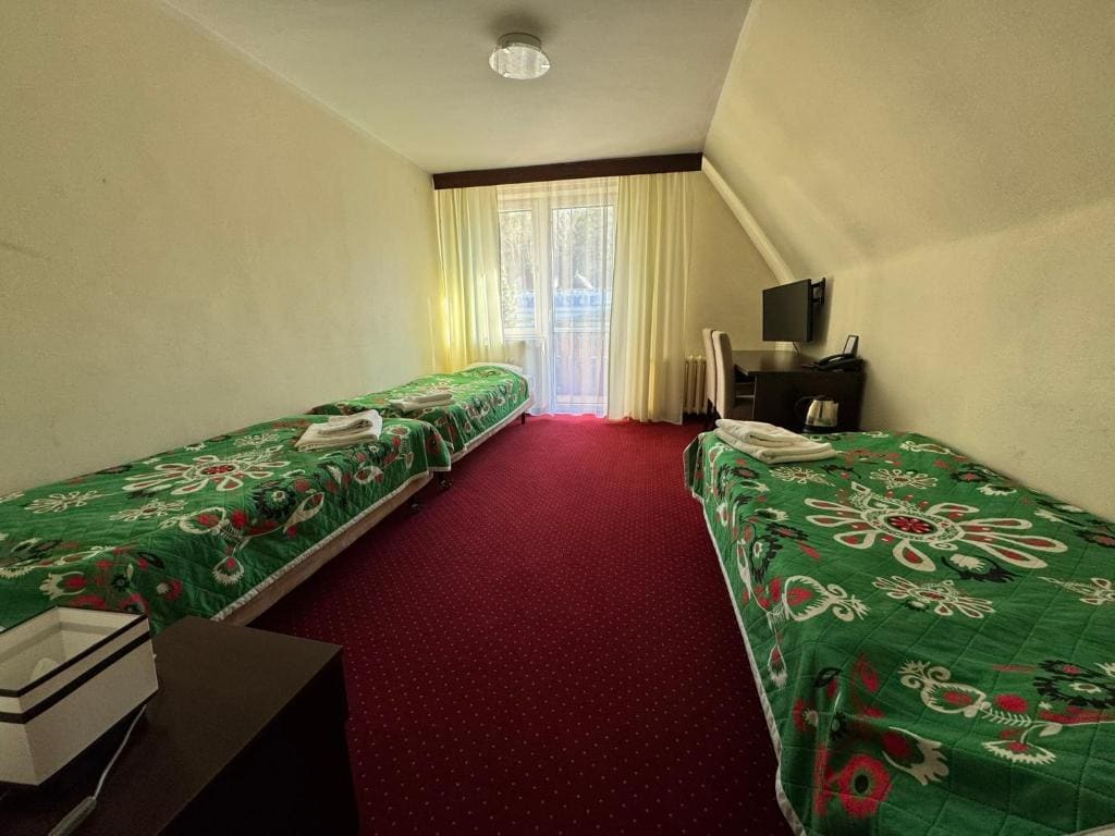 Twin Room with Balcony room - Image 2