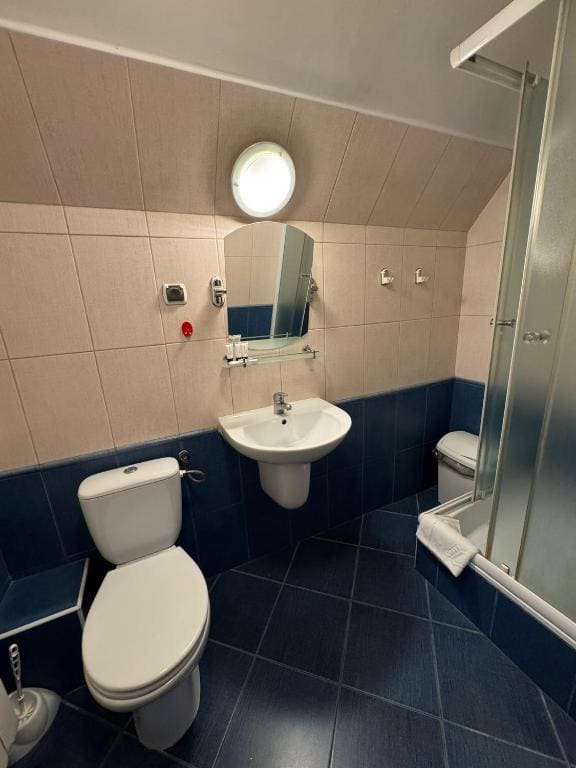 Twin Room with Mountain View room - Image 1