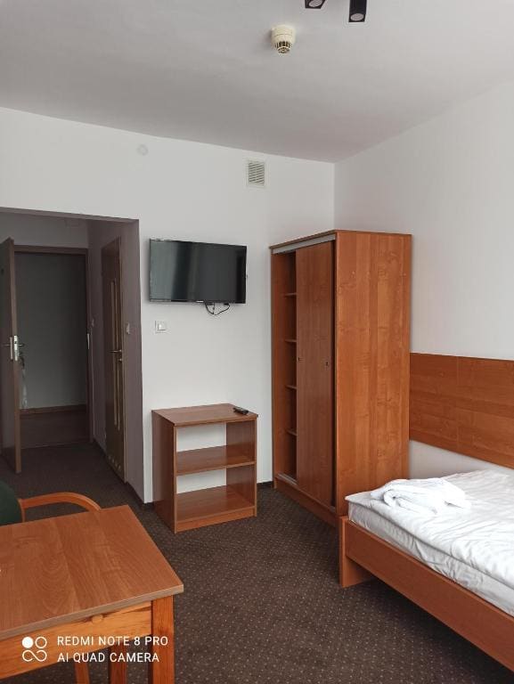 Standard Single Room with Shower room - Image 1