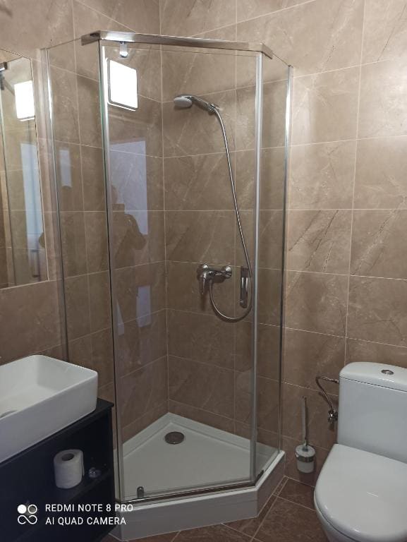 Standard Single Room with Shower room - Image 3