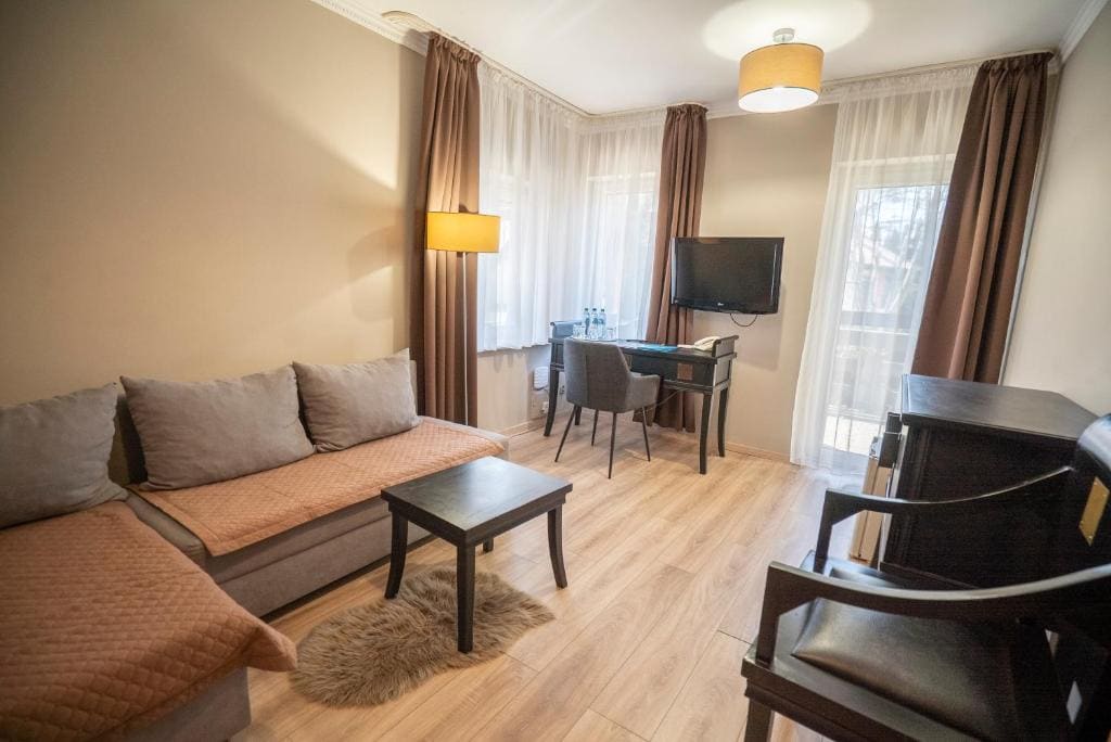 Three-Bedroom Cottage room - Image 2