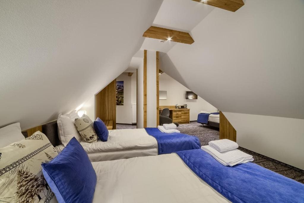 Standard Quadruple Room room - Image 2