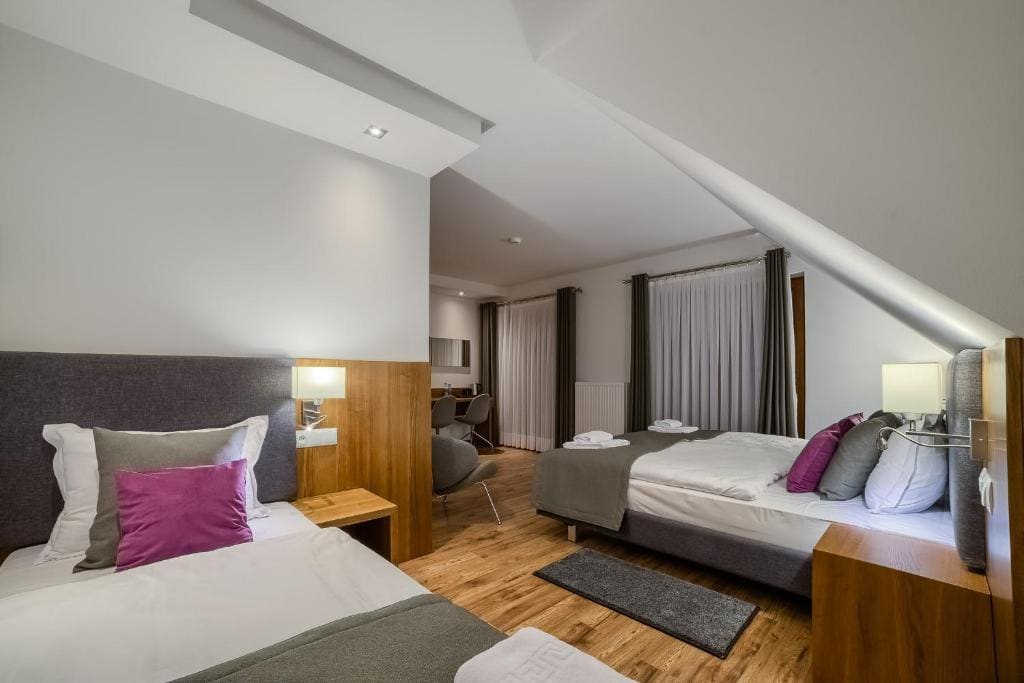 Standard Twin Room room - Image 3
