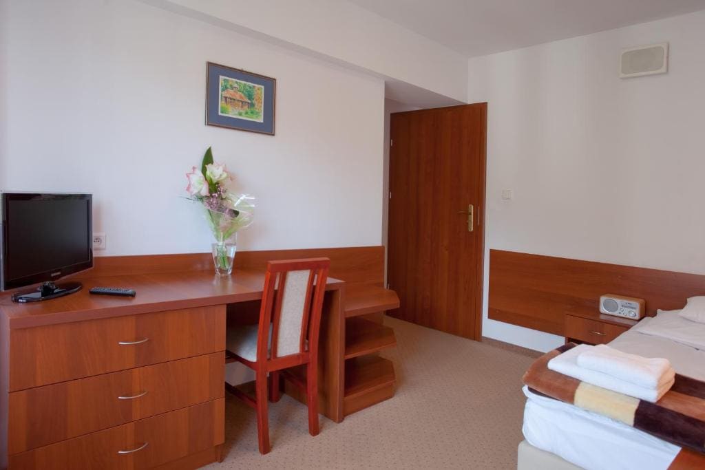 Family Room with Balcony room - Image 3
