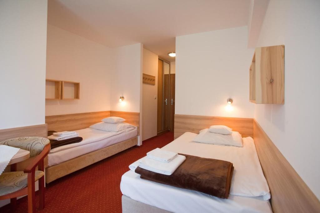 Twin Room with Balcony room - Image 2