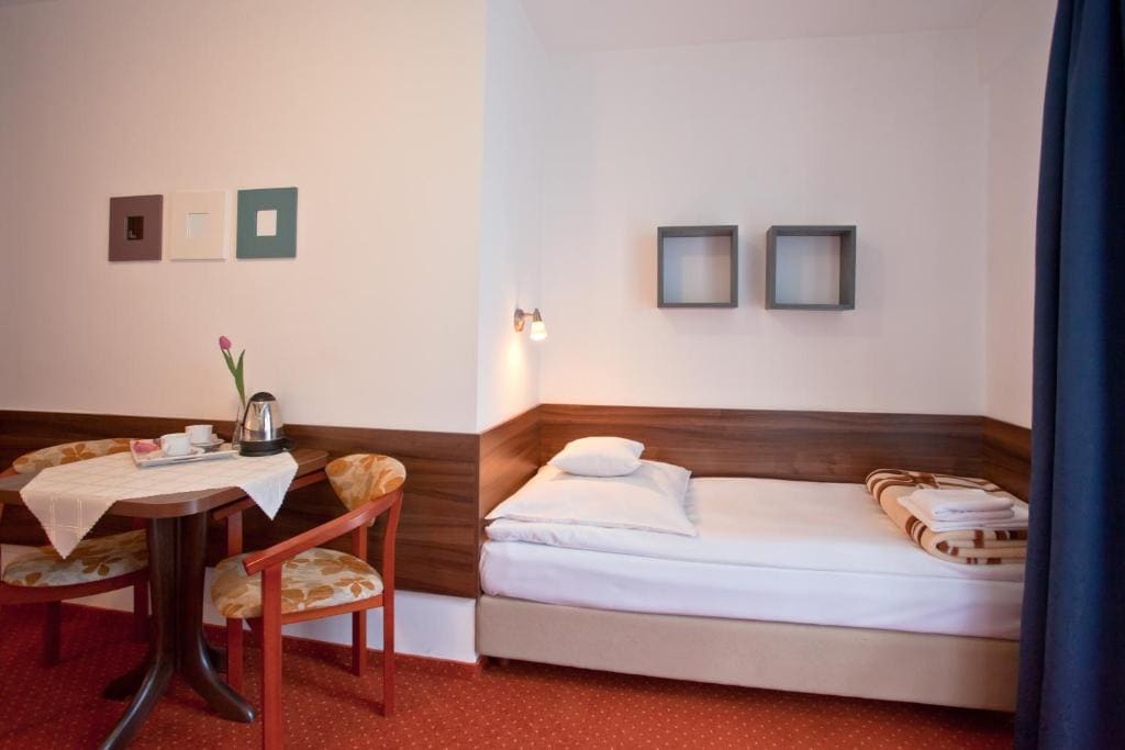Twin Room with Balcony room - Image 1