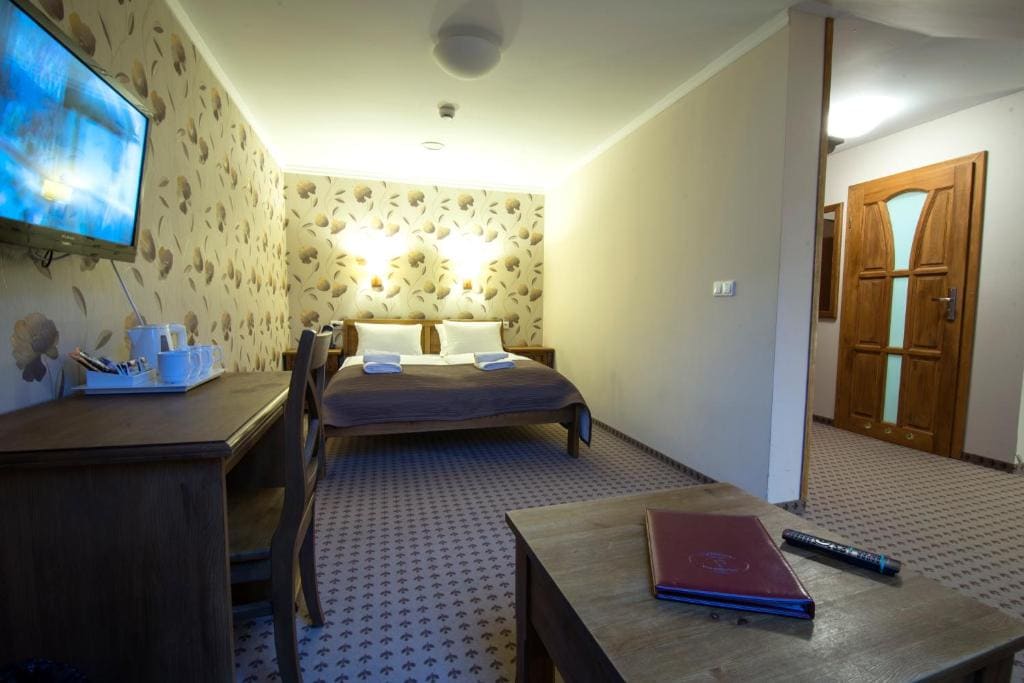Family Room room - Image 2
