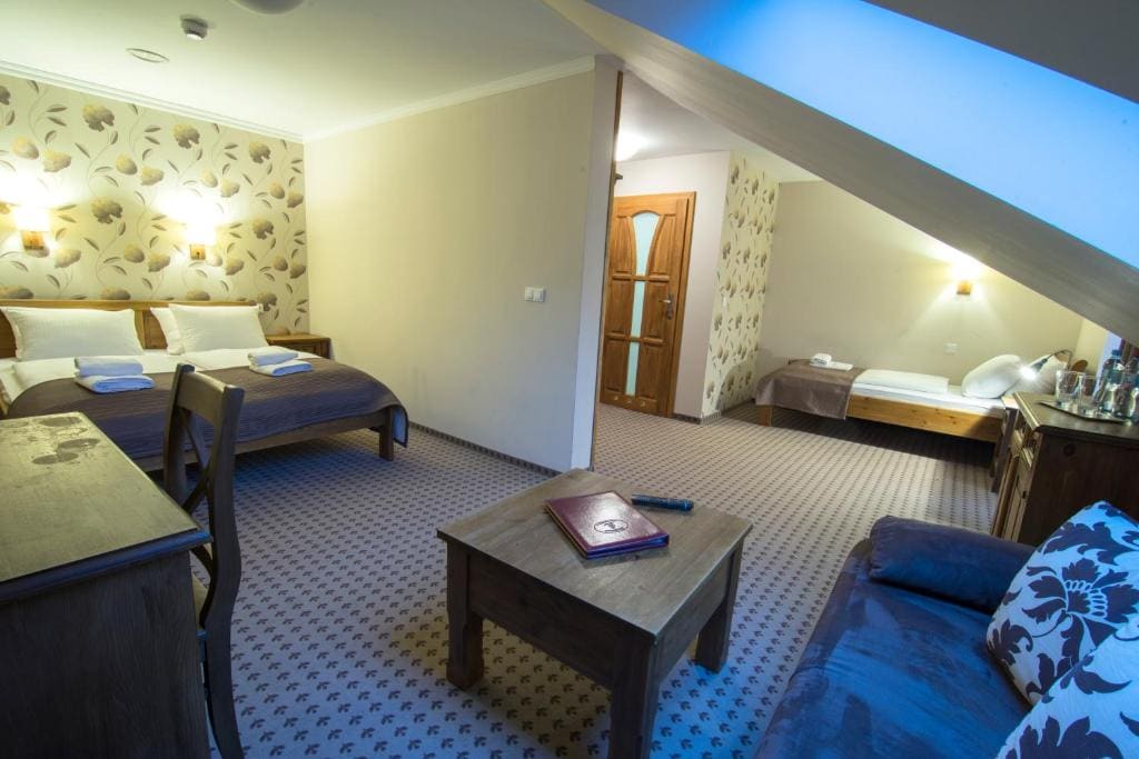 Family Room room - Image 3