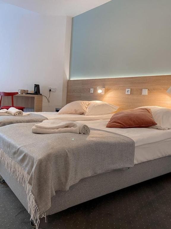 Twin Room with Balcony room - Image 1