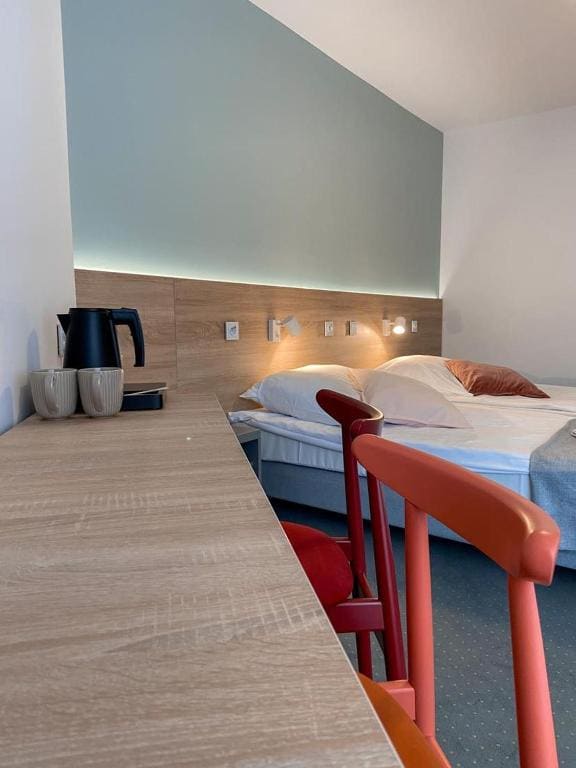 Twin Room with Balcony room - Image 2