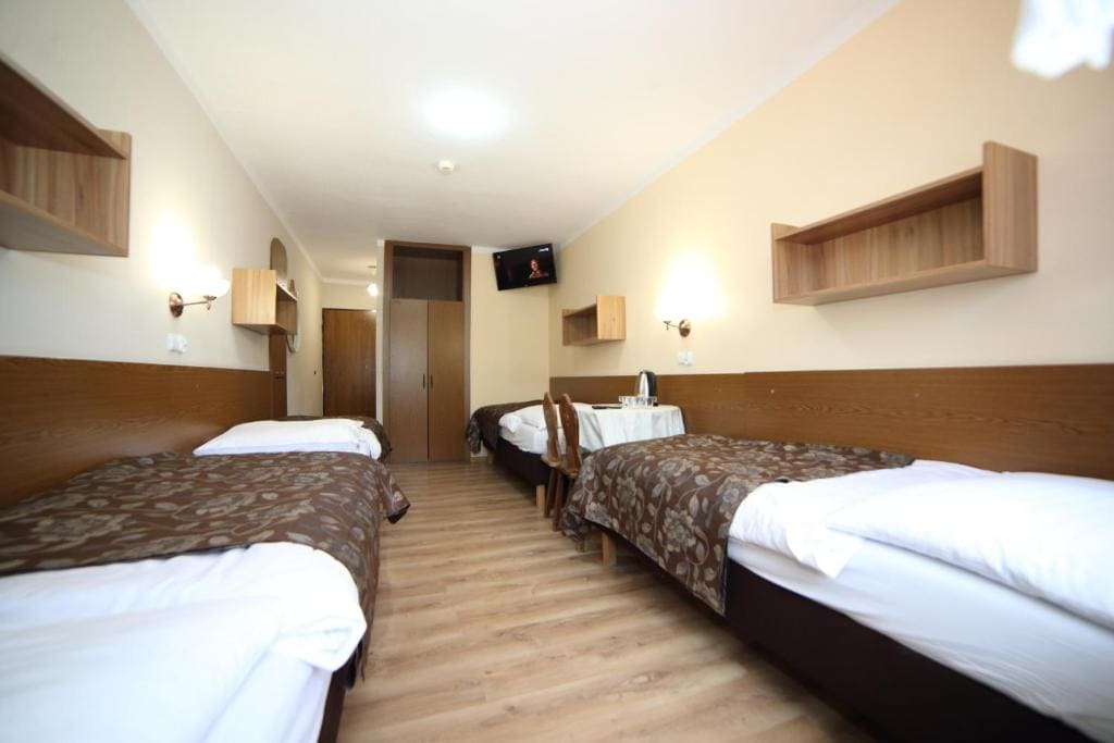 Economy Quadruple Room room - Image 1