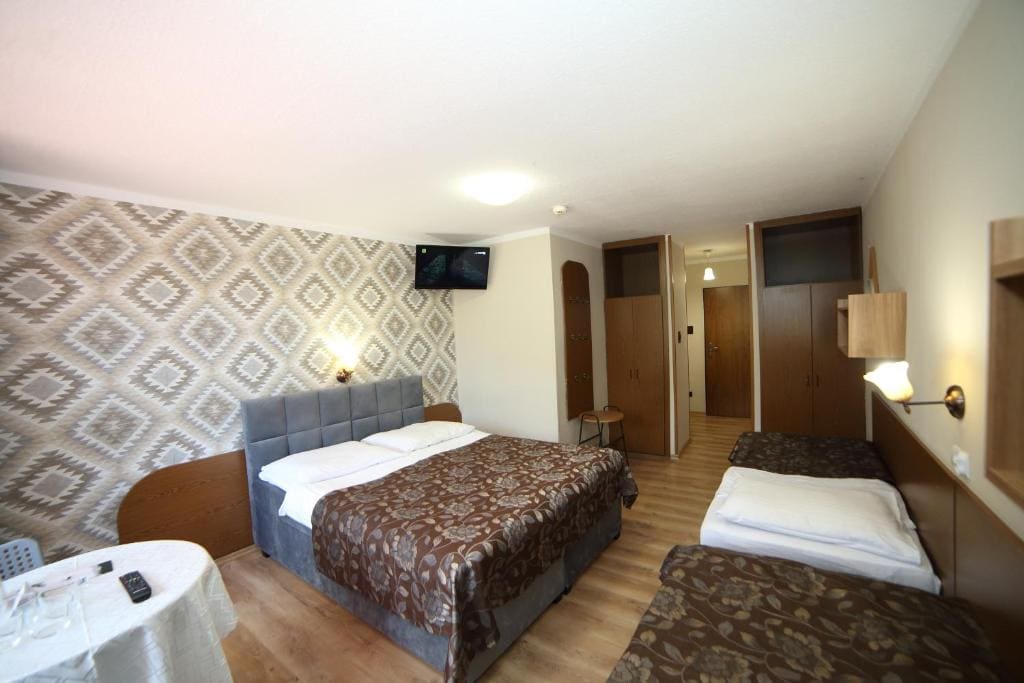 Standard Quadruple Room room - Image 3