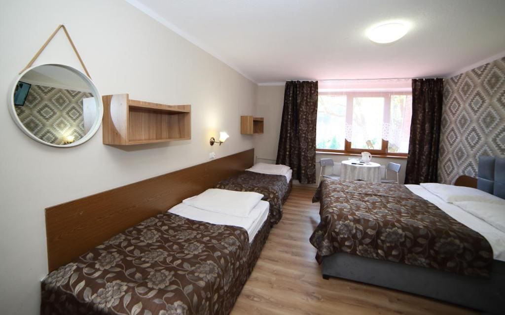 Standard Quadruple Room room - Image 2