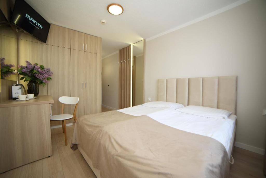 Twin Room with View room - Image 3