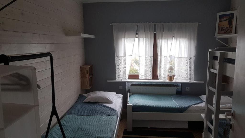 Quadruple Room with Shared Bathroom room - Image 2