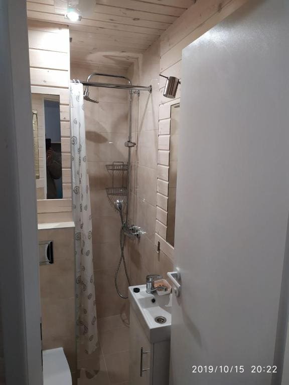 Small Single Room room - Image 1