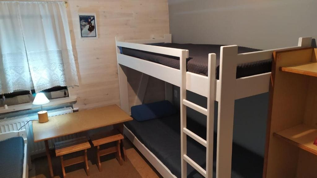 Triple Room with Shared Bathroom room - Image 2