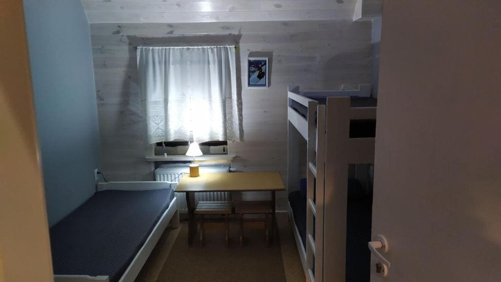 Triple Room with Shared Bathroom room - Image 3
