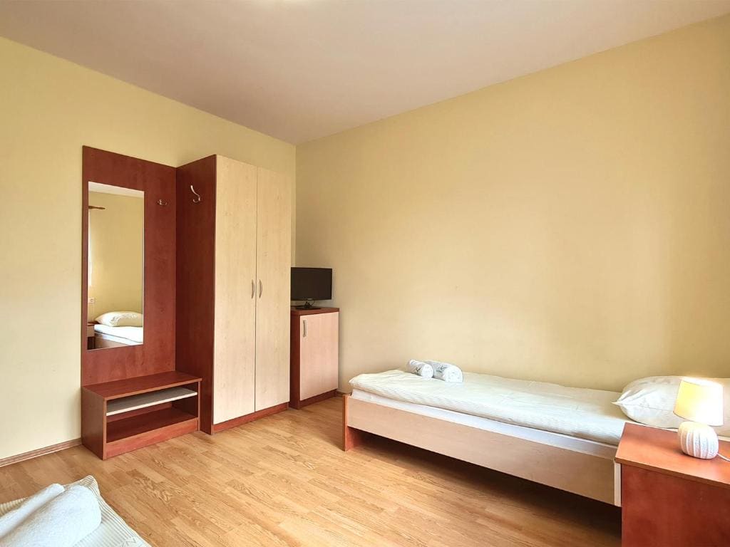Single Room with Private Bathroom room - Image 2