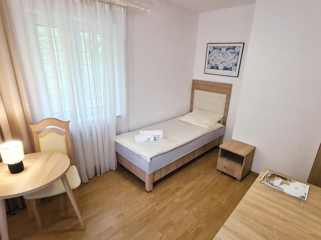 Single Room with Private Bathroom room - Image 1