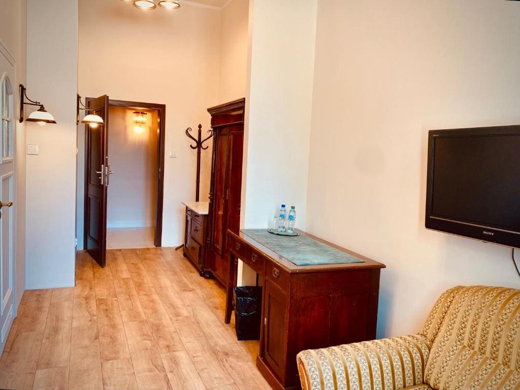 Family Room room - Image 1