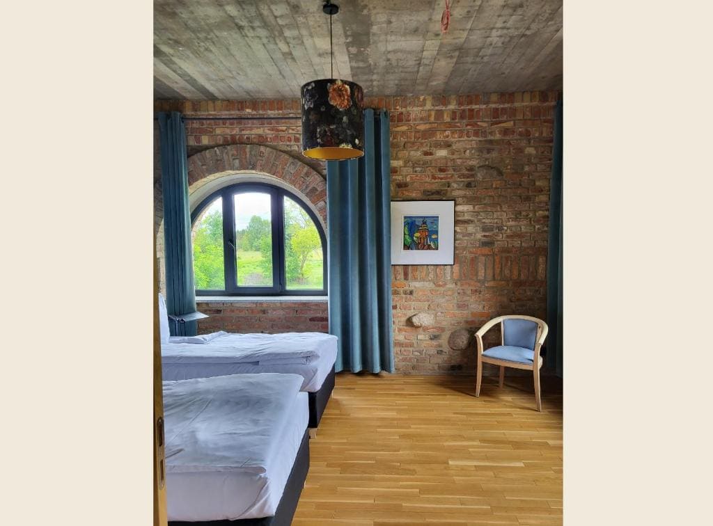 One-Bedroom Apartment room - Image 1