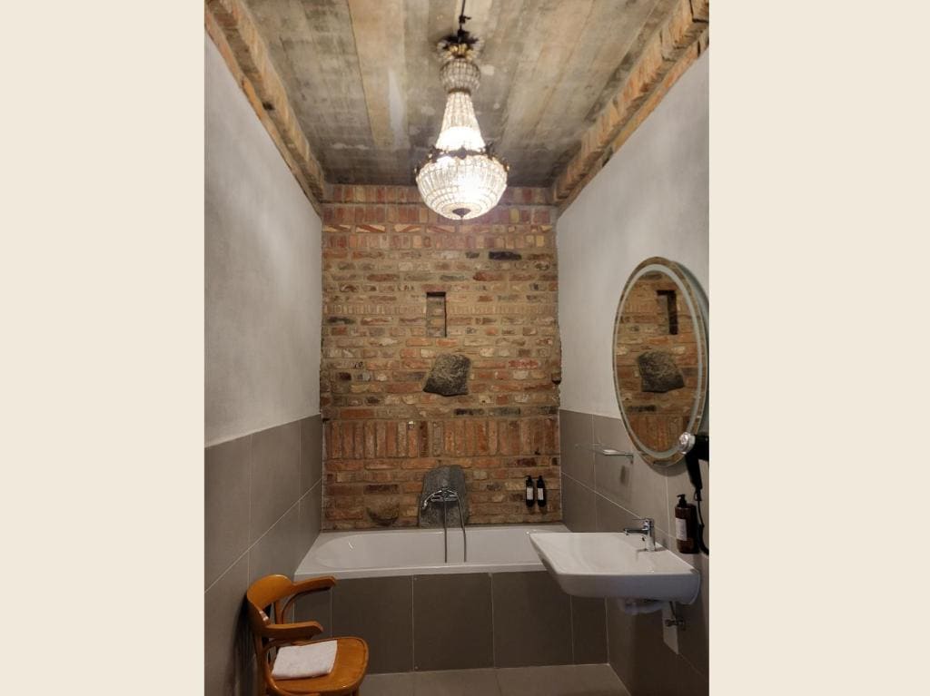 One-Bedroom Apartment room - Image 3