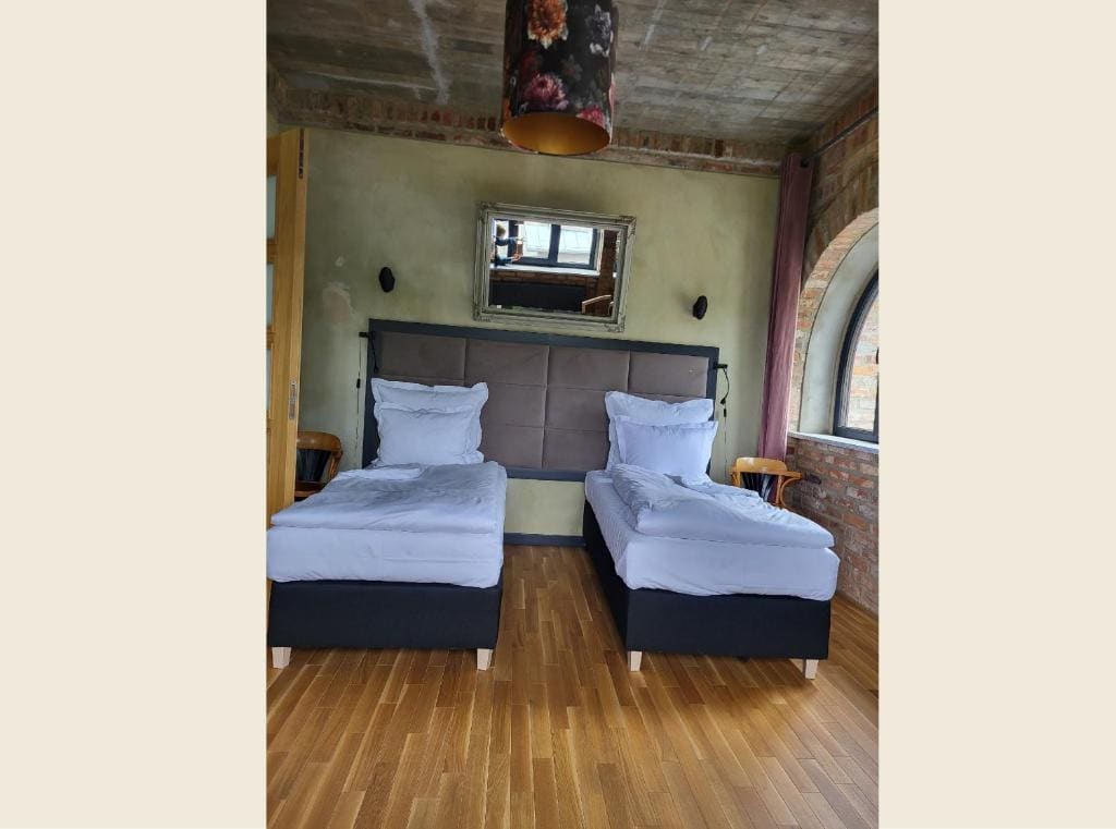 One-bedroom Loft Apartment room - Image 2