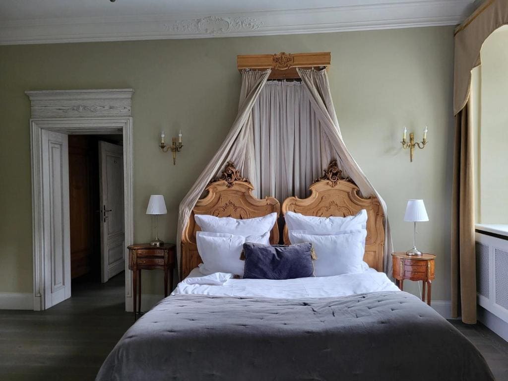 Two-Bedroom Deluxe Apartment room - Image 1