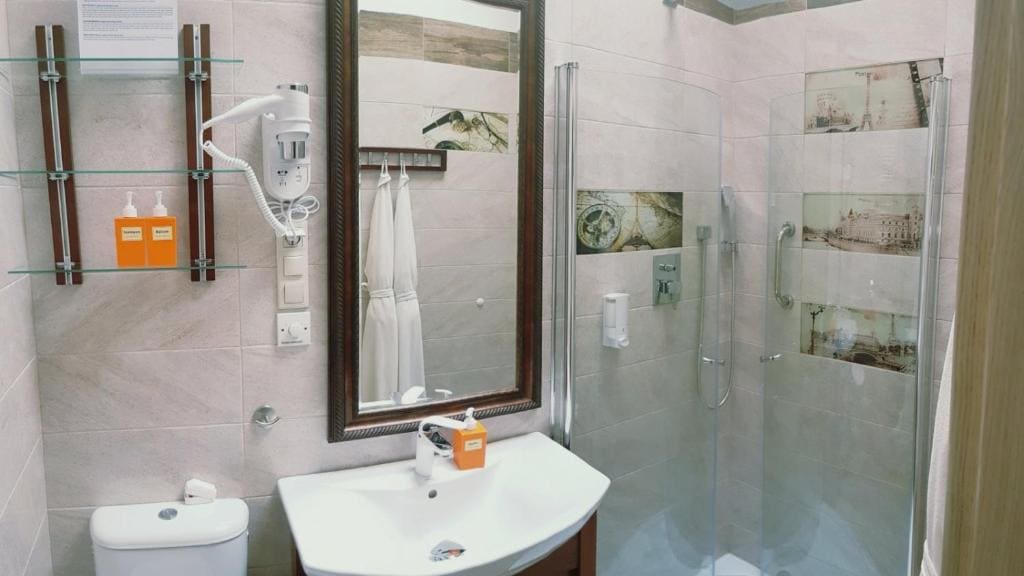 Deluxe Double or Twin Room room - Image 2