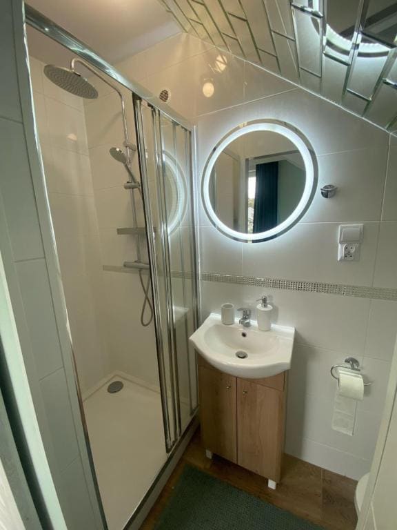 Double or Twin Room with Bathroom room - Image 3