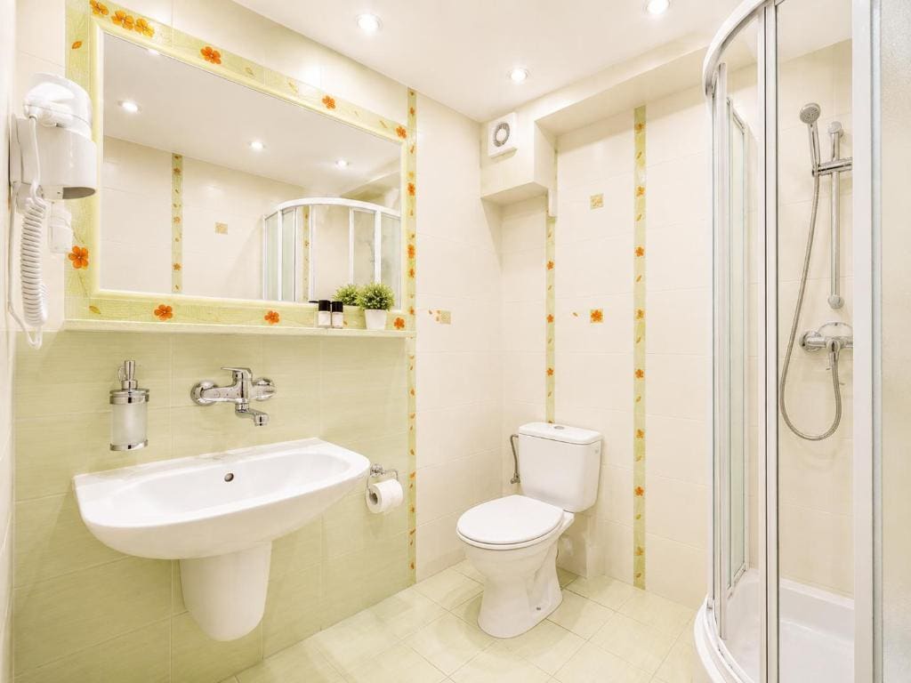 Single Room with Balcony room - Image 3